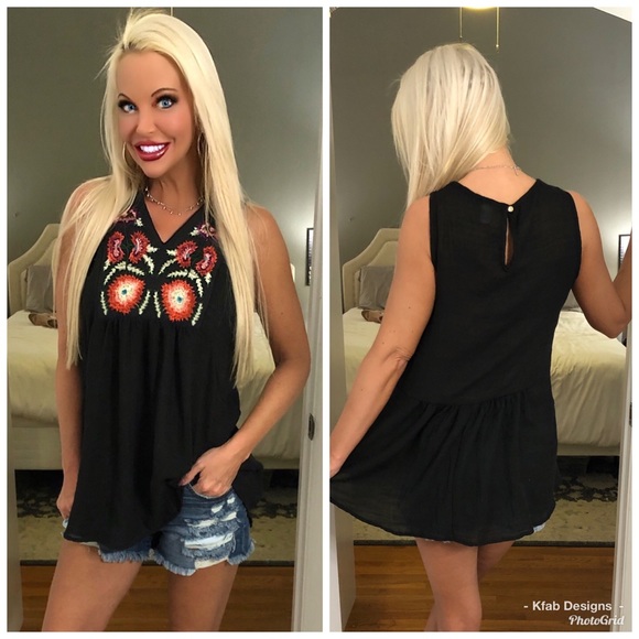 🥰LAST 1! Gorgeous Embroidered Tunic! 🌺 - Picture 5 of 8